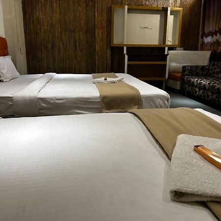 Hotel Empire Ujjain Exteriör bild