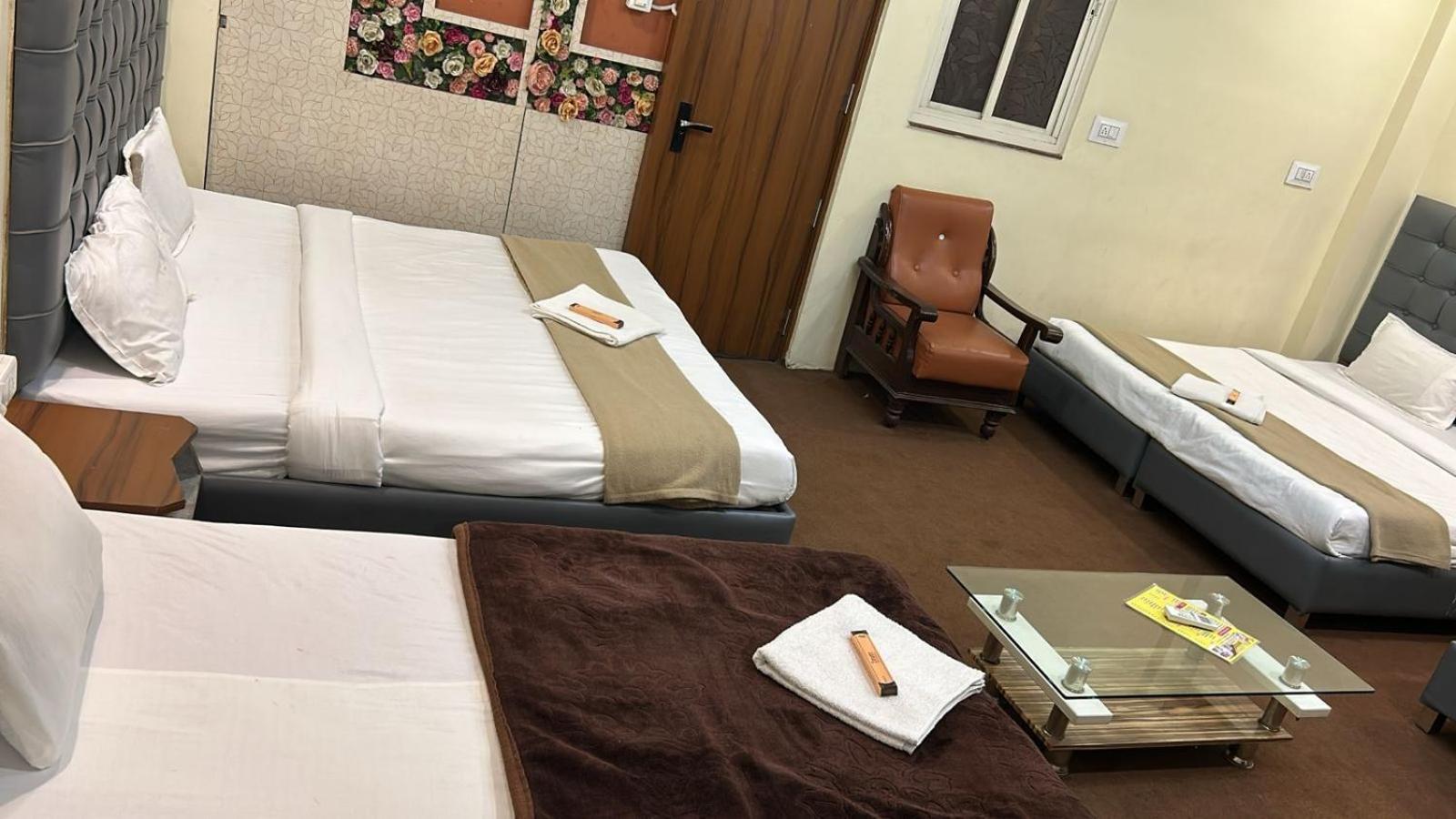 Hotel Empire Ujjain Exteriör bild