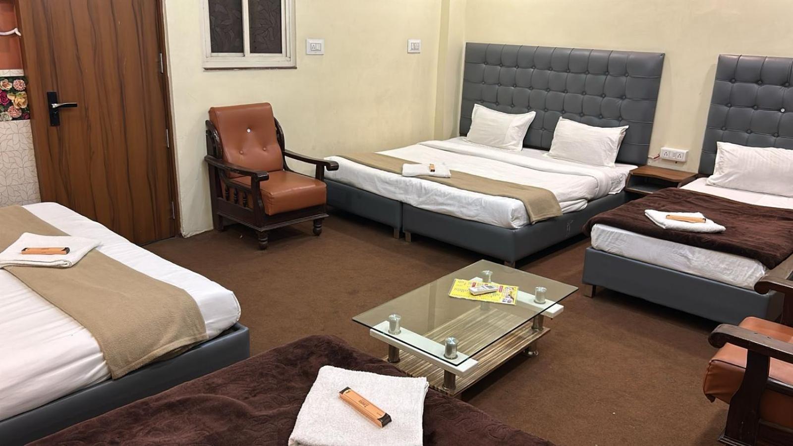 Hotel Empire Ujjain Exteriör bild