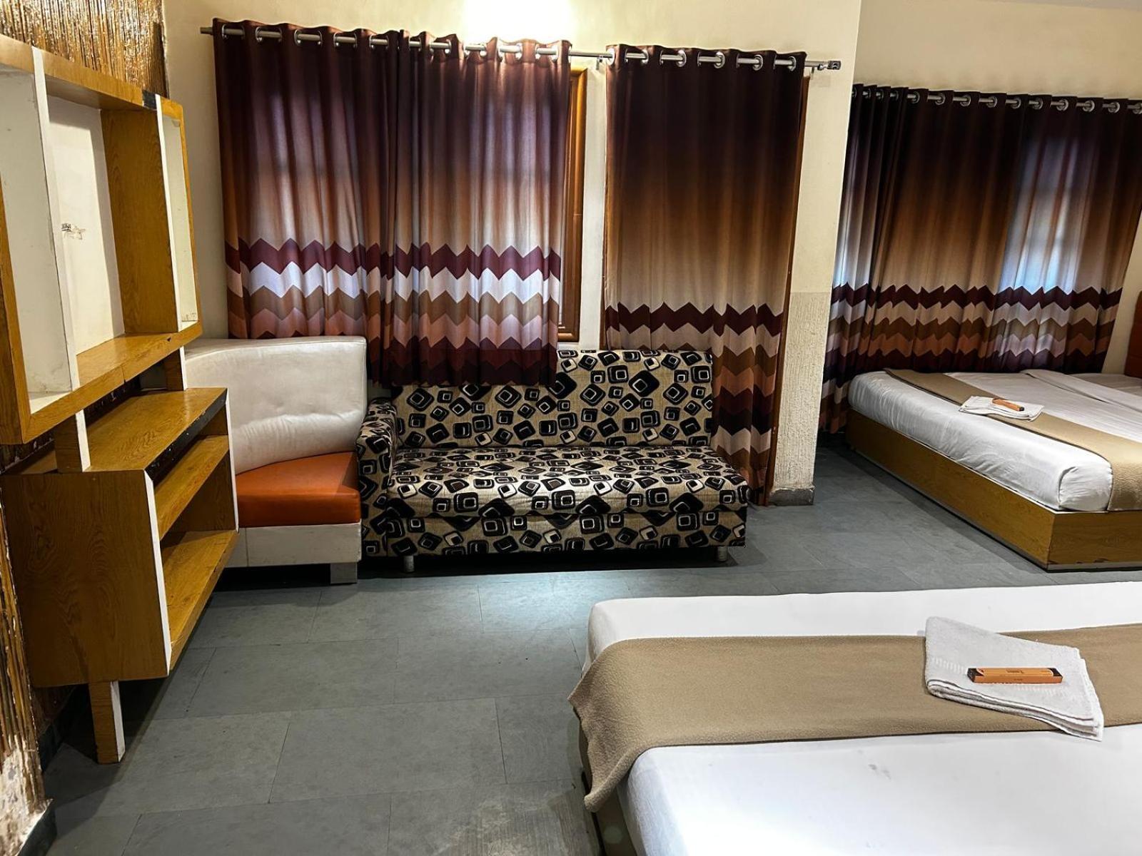 Hotel Empire Ujjain Exteriör bild