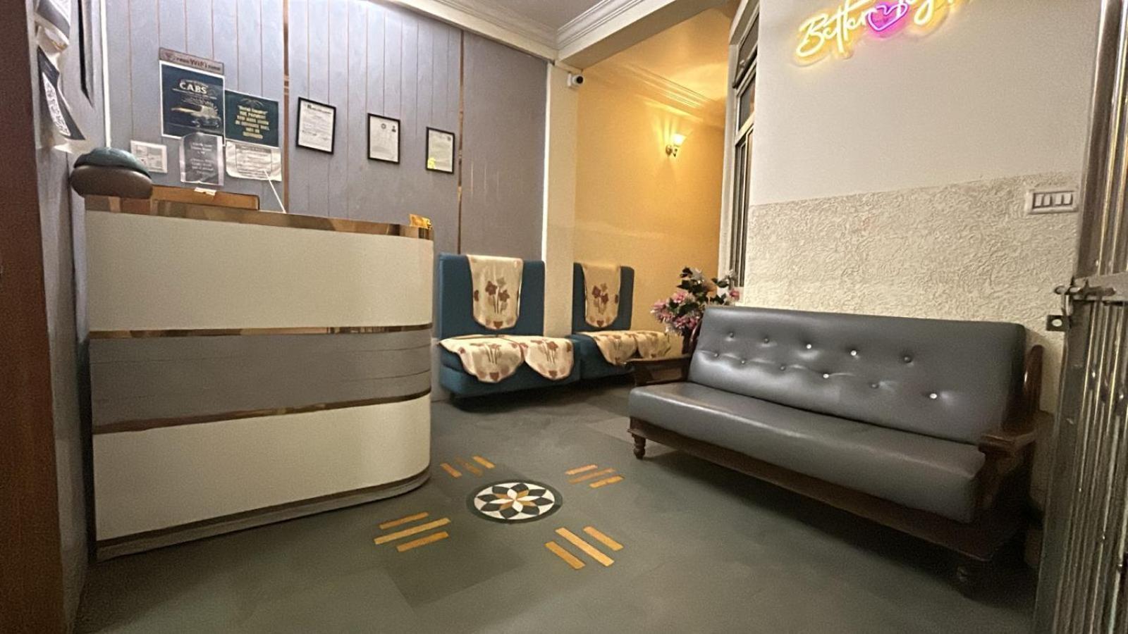 Hotel Empire Ujjain Exteriör bild