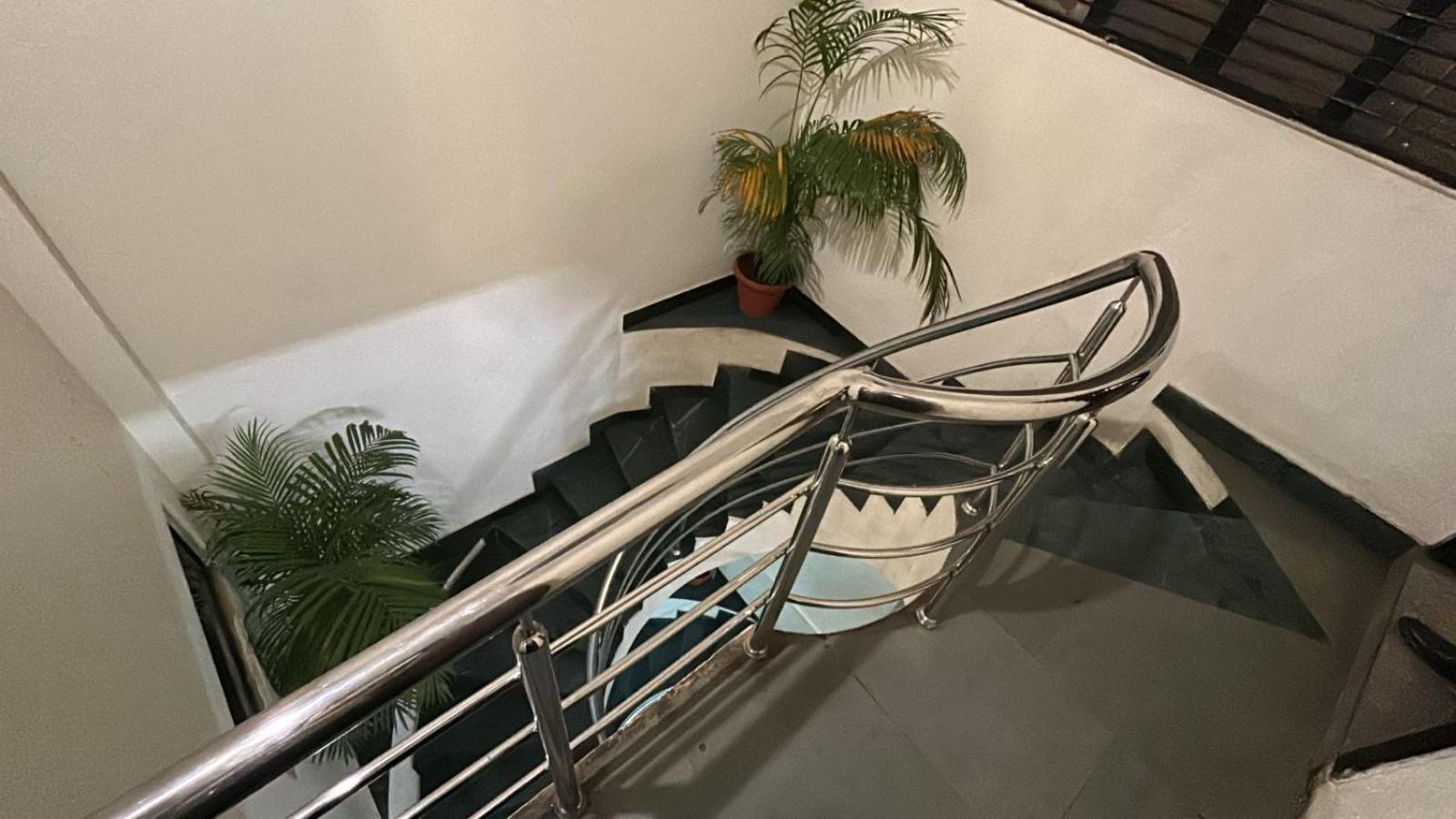 Hotel Empire Ujjain Exteriör bild