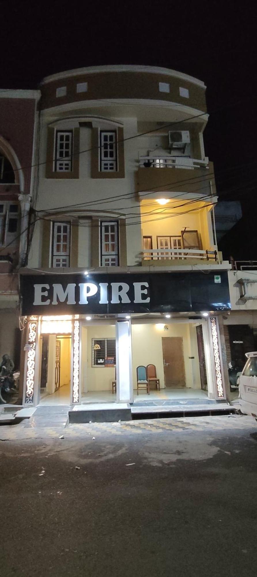 Hotel Empire Ujjain Exteriör bild
